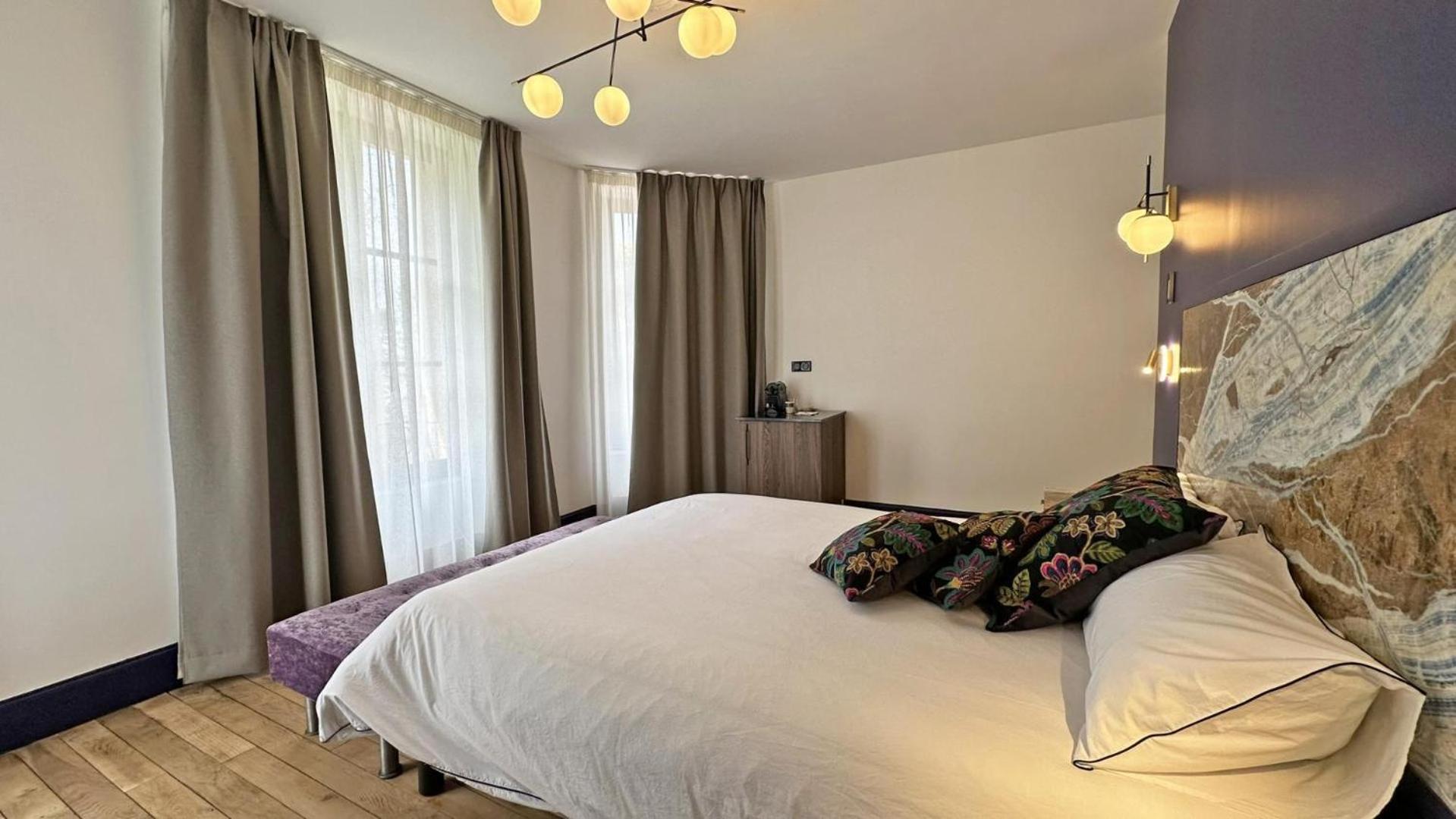 Le Manoir Des Perrieres Bed & Breakfast Rochechouart Exterior photo
