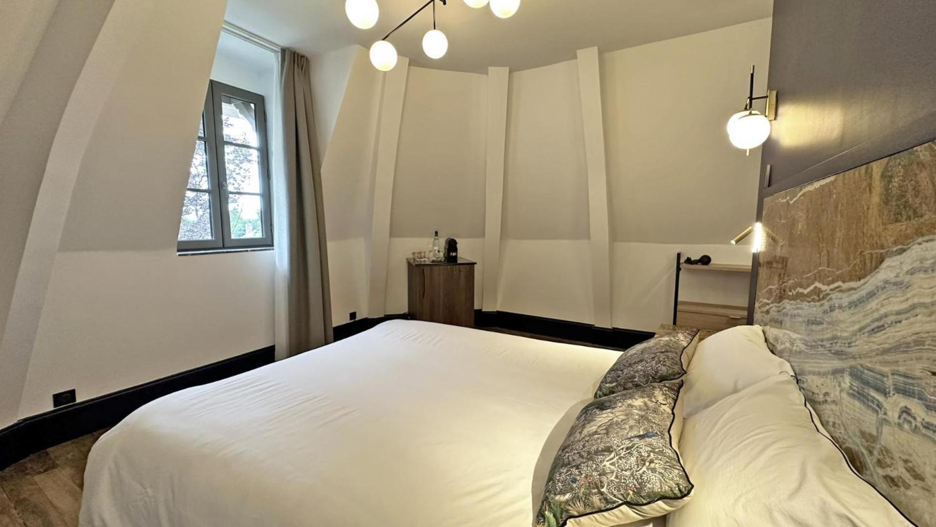 Le Manoir Des Perrieres Bed & Breakfast Rochechouart Exterior photo